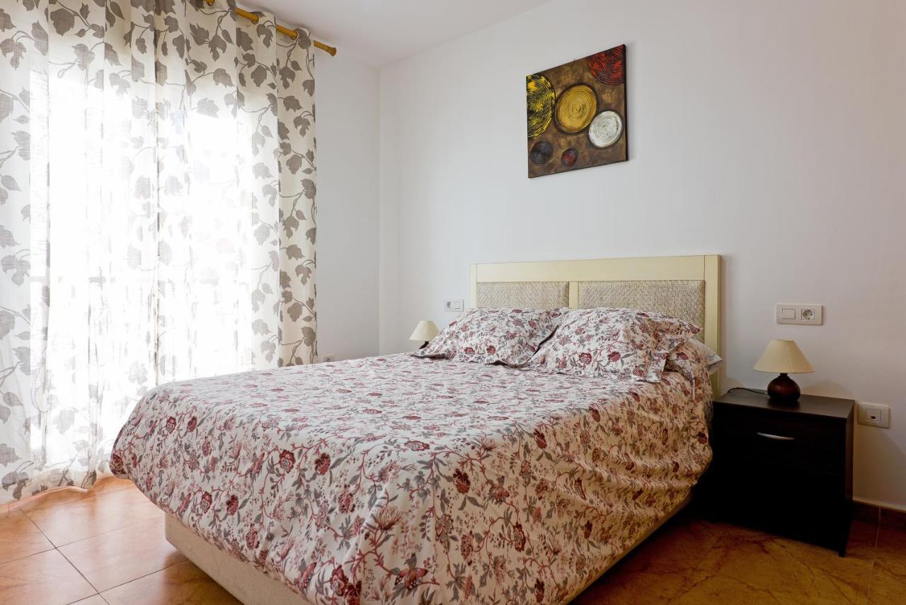 Relaxing Beach Apartment In Fuengirola Parking Exterior photo