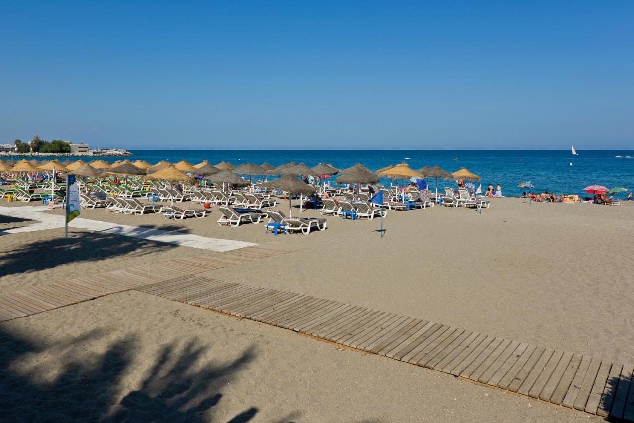 Relaxing Beach Apartment In Fuengirola Parking Exterior photo