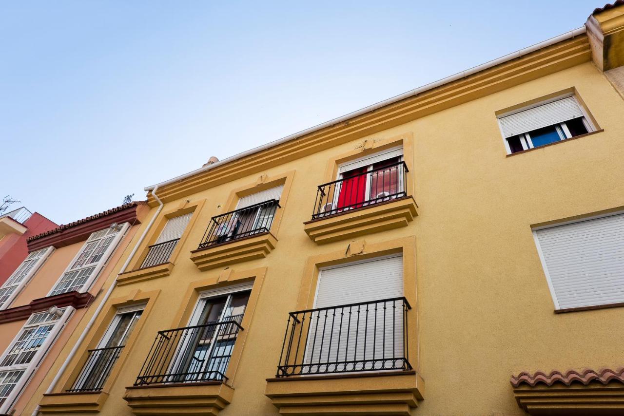 Relaxing Beach Apartment In Fuengirola Parking Exterior photo