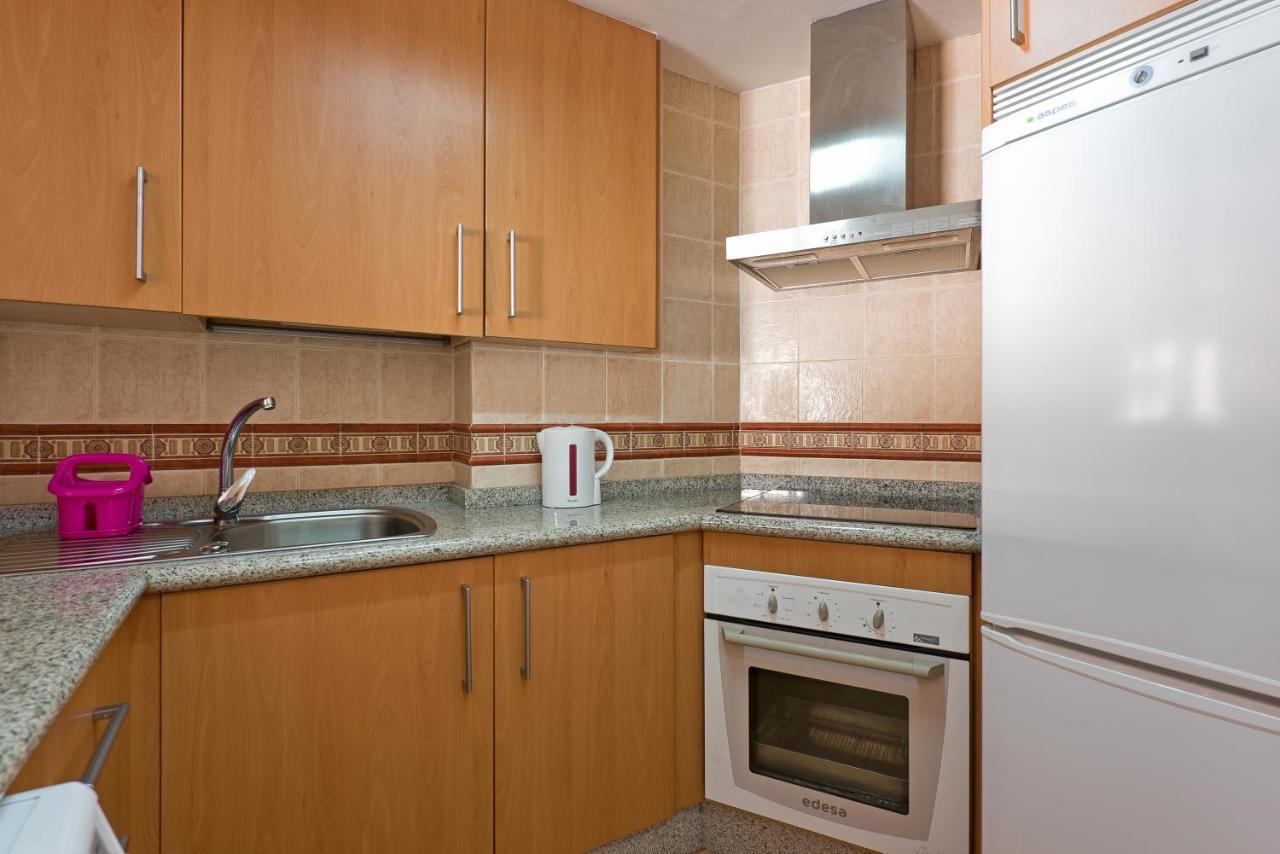 Relaxing Beach Apartment In Fuengirola Parking Exterior photo