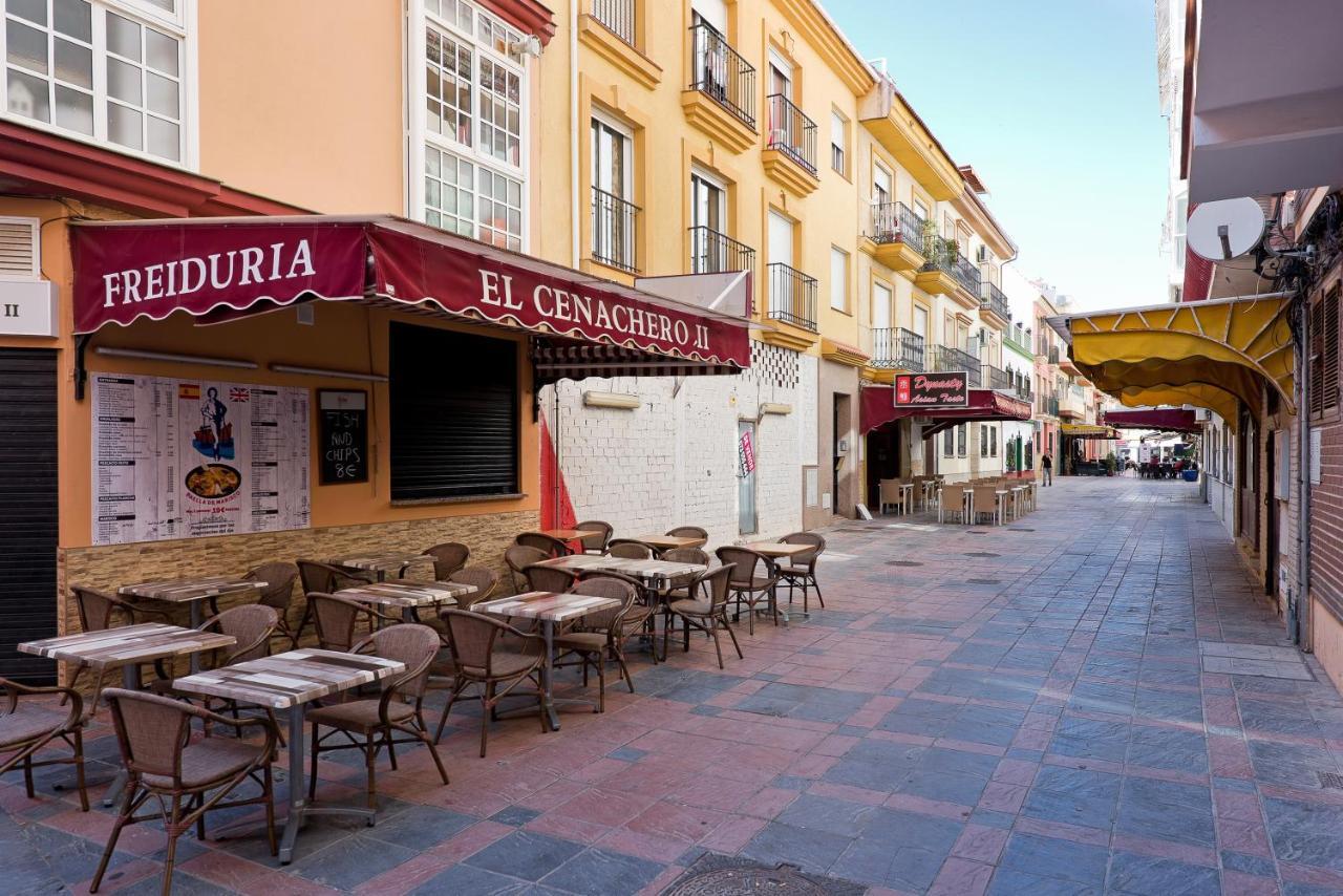 Relaxing Beach Apartment In Fuengirola Parking Exterior photo